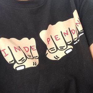 Rare knuckles Independent Tshirt